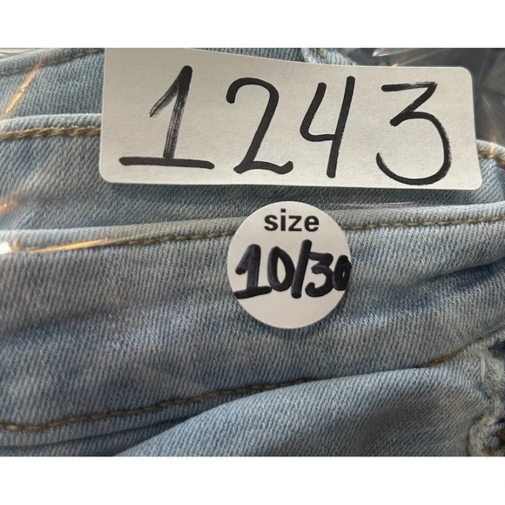Universal Thread Women Size 10/30R High Rise Skinny Side Stripe Light Wash Jeans